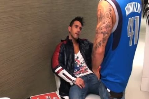 The Pizzaboy: that man Delivers!!