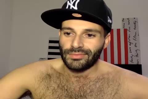 Lo Spavaldo Giocatore Di Rugby Romano Dopo Essersi Concesso Ai Festini Piu' Hardporchi Capitolini Si Dedica Ad Una Sana Attivita' Di Masturbazione Domestica Lo Spruzzo E' All Ordine