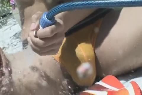 Japanese chap receives Rubbed Down