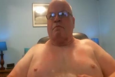 old man Play On webcam