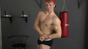 EastBoys.com: Rough sex and muscled straight