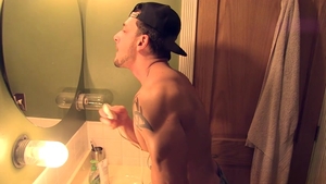 americanmusclehunks: Worshipping the Muscle God